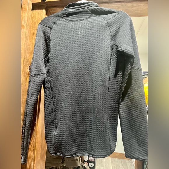 Patagonia Men's Black Waffle Knit R1 Pullover - Size S - Picture 4 of 6